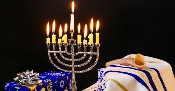 חנוכיות מיוחדות לתשפ"ו – מתנה מושלמת לחג שמדליקה שיחה